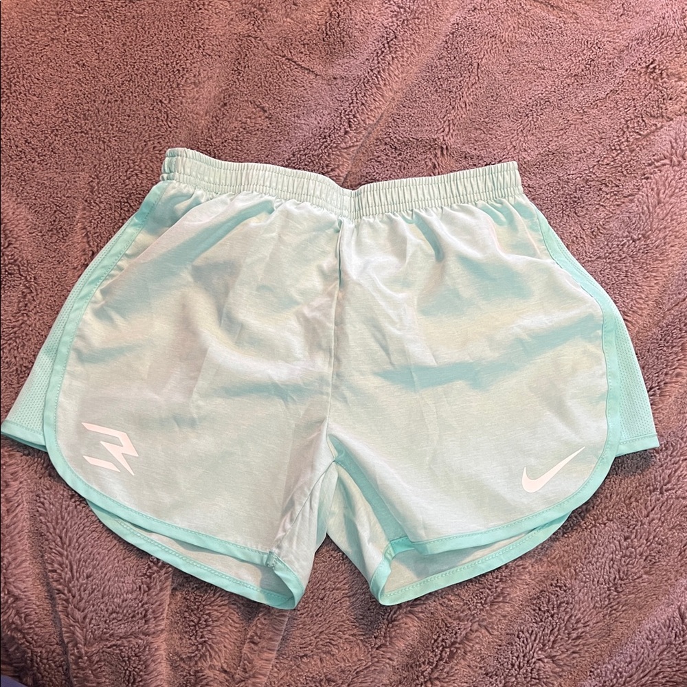 Girls Nike shorts M